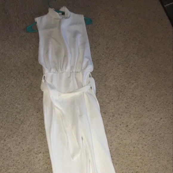 White Set - Picture 4 of 5